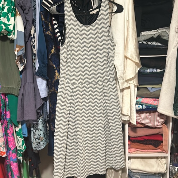 Chevron gray white sleeveless dress - Picture 1 of 3